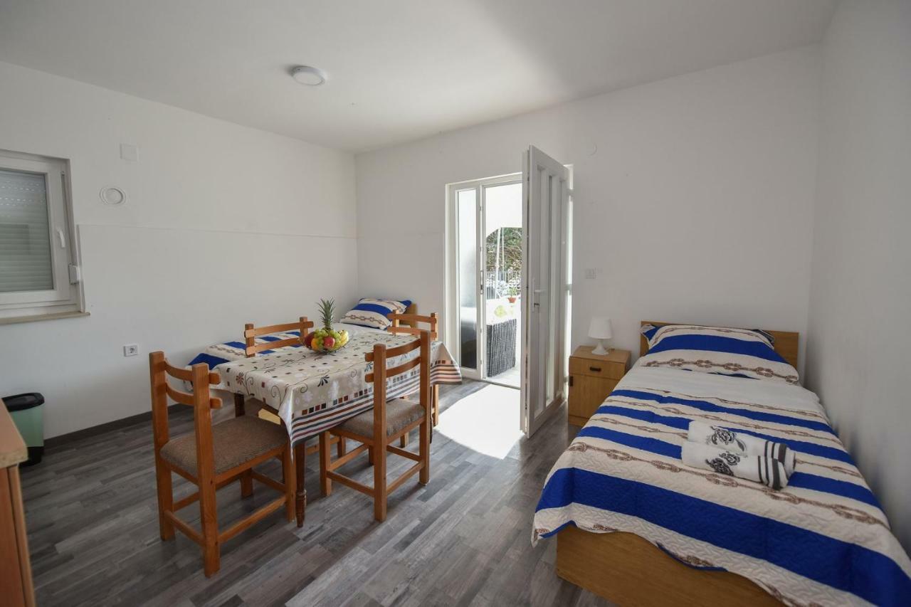Val Apartmani, Stara Novalja Eksteriør billede
