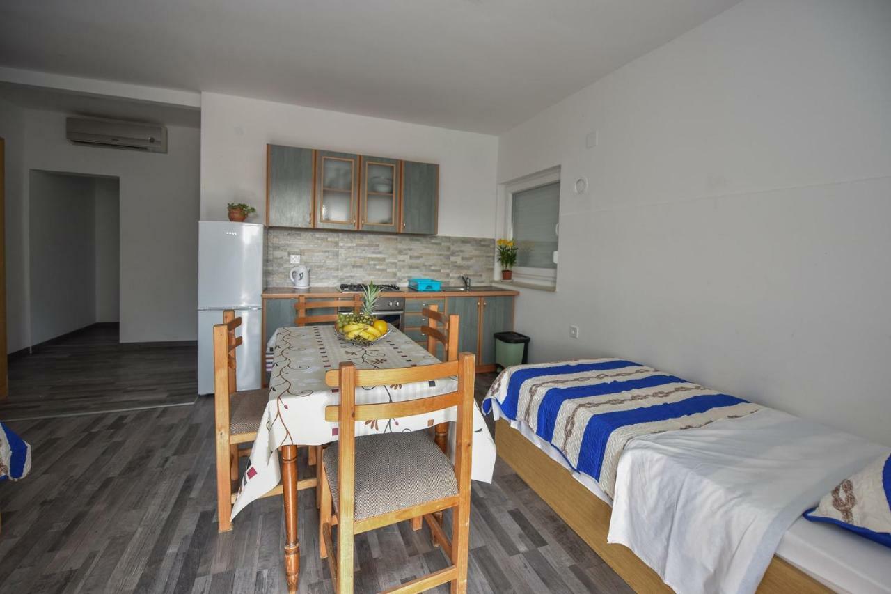 Val Apartmani, Stara Novalja Eksteriør billede